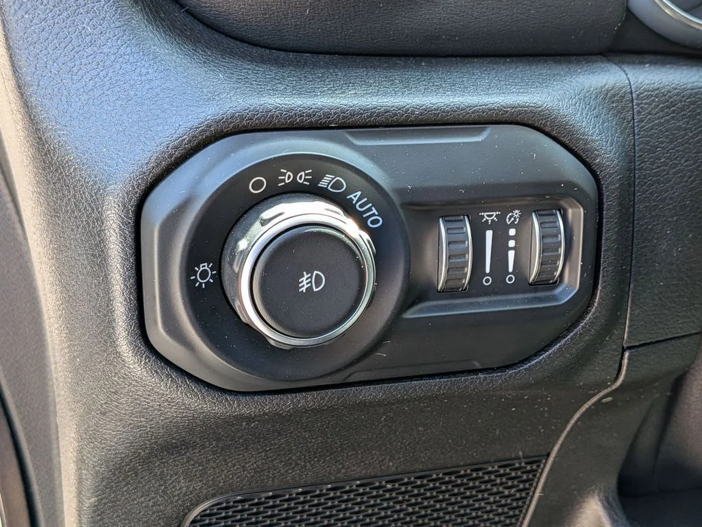 Used 2019 Gray Jeep Unlimited Sahara image 15