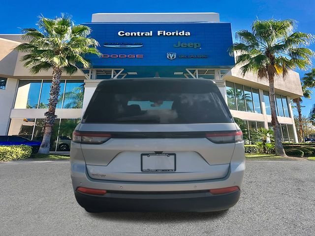 New 2026 Silver Zynith Exterior Paint Jeep Altitude image 5