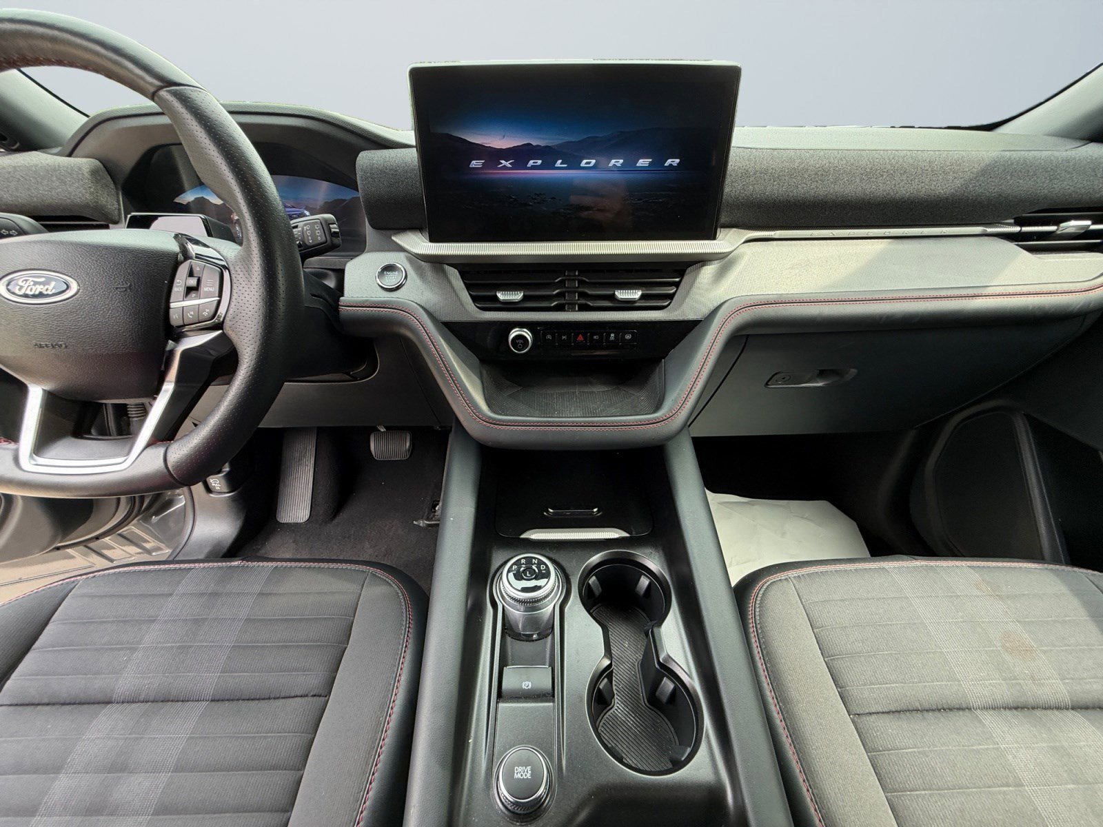 2025 Ford Explorer ST-LINE - Photo 12