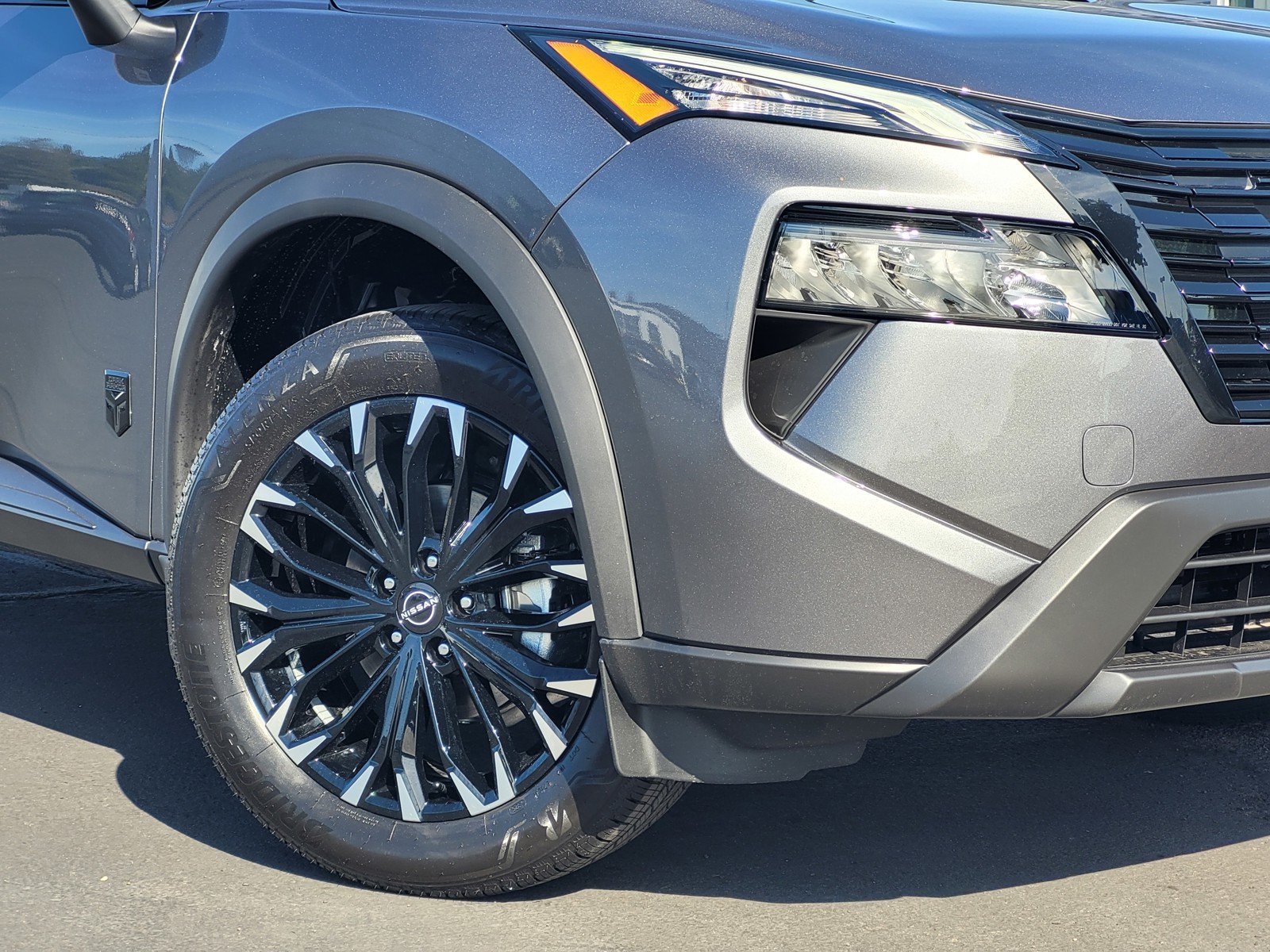 2026 Nissan Rogue Dark Armor - Photo 3