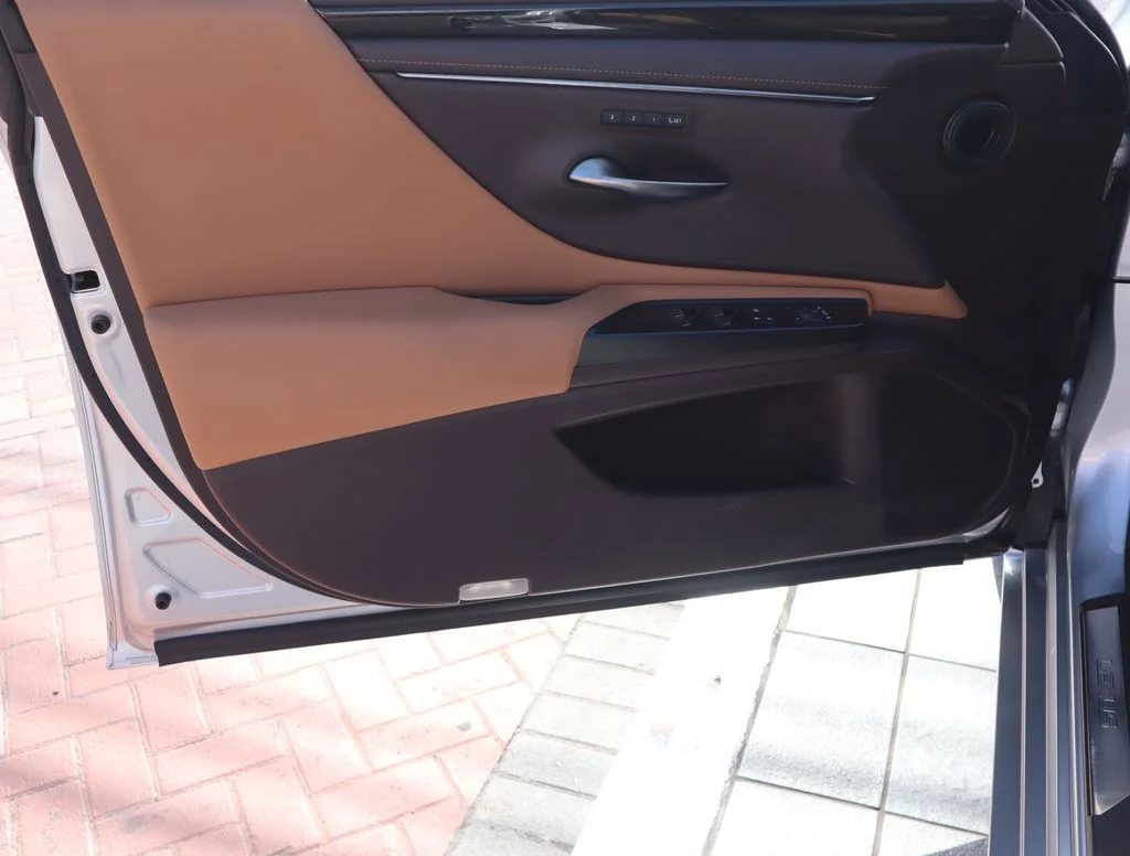 Used 2021 Silver Lexus 350 image 18