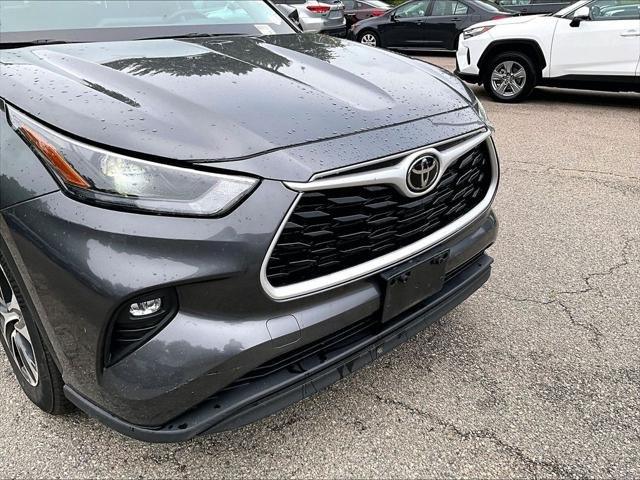 Certified Used 2025 MAGNETIC GRAY MET. Toyota  image 8