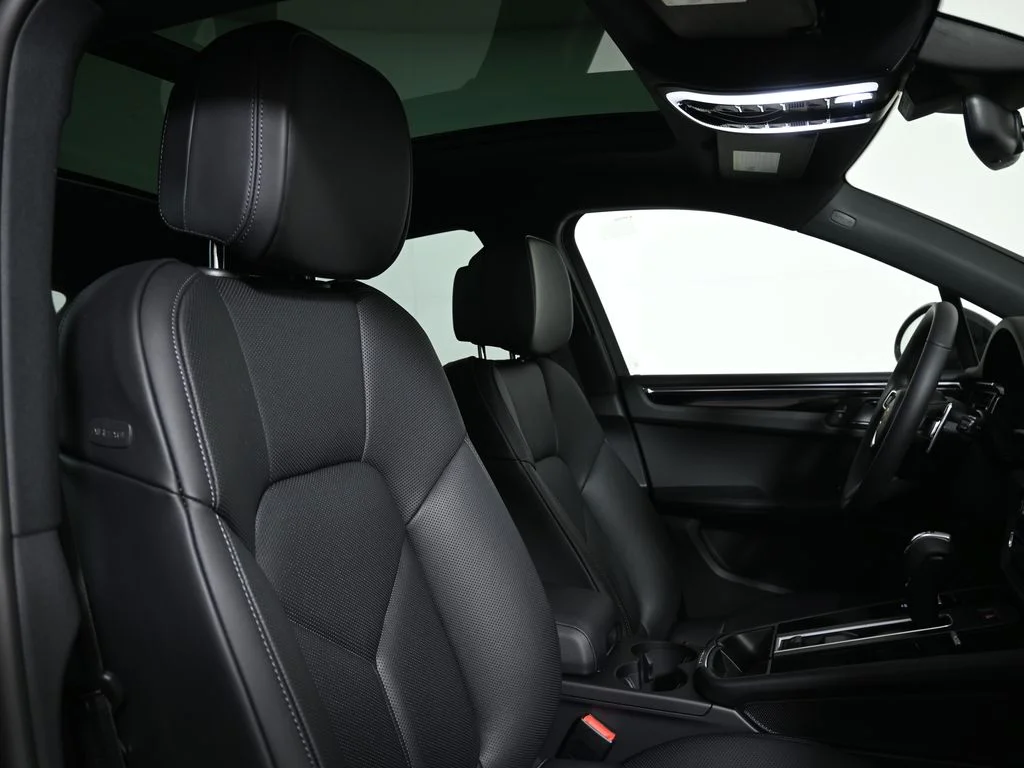 2026 Porsche Macan T - Photo 40