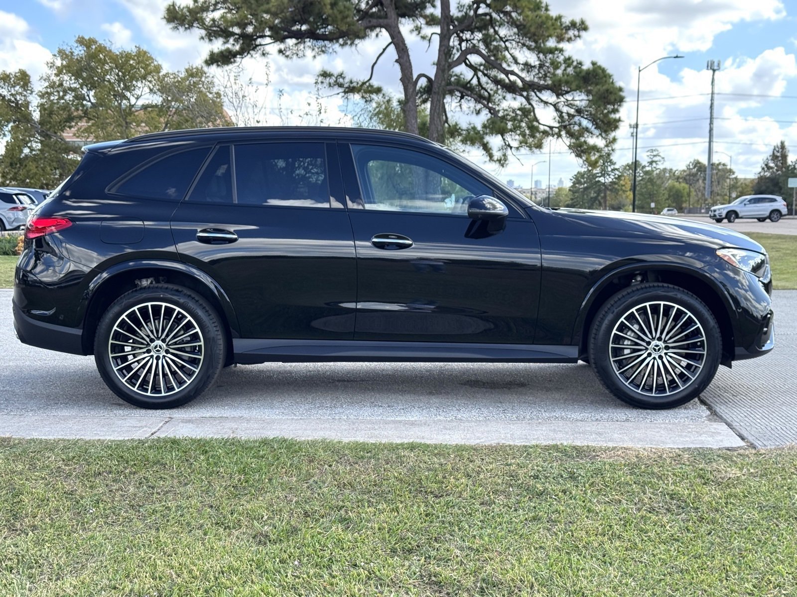 New 2026 Obsidian Black Metallic Mercedes-Benz GLC 300 image 26