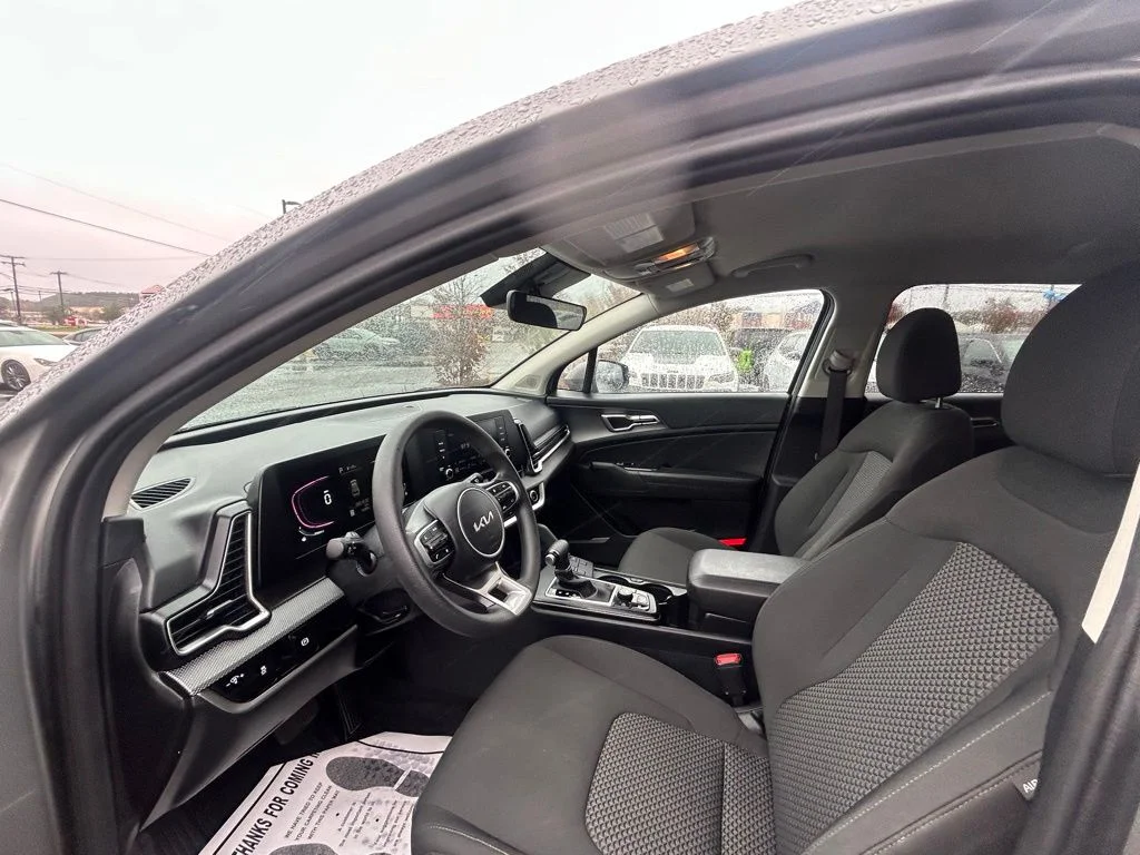 2024 Kia Sportage LX - Photo 18