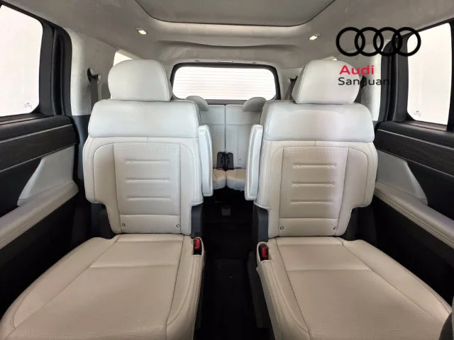 Used 2025 Silver Hyundai Calligraphy image 7
