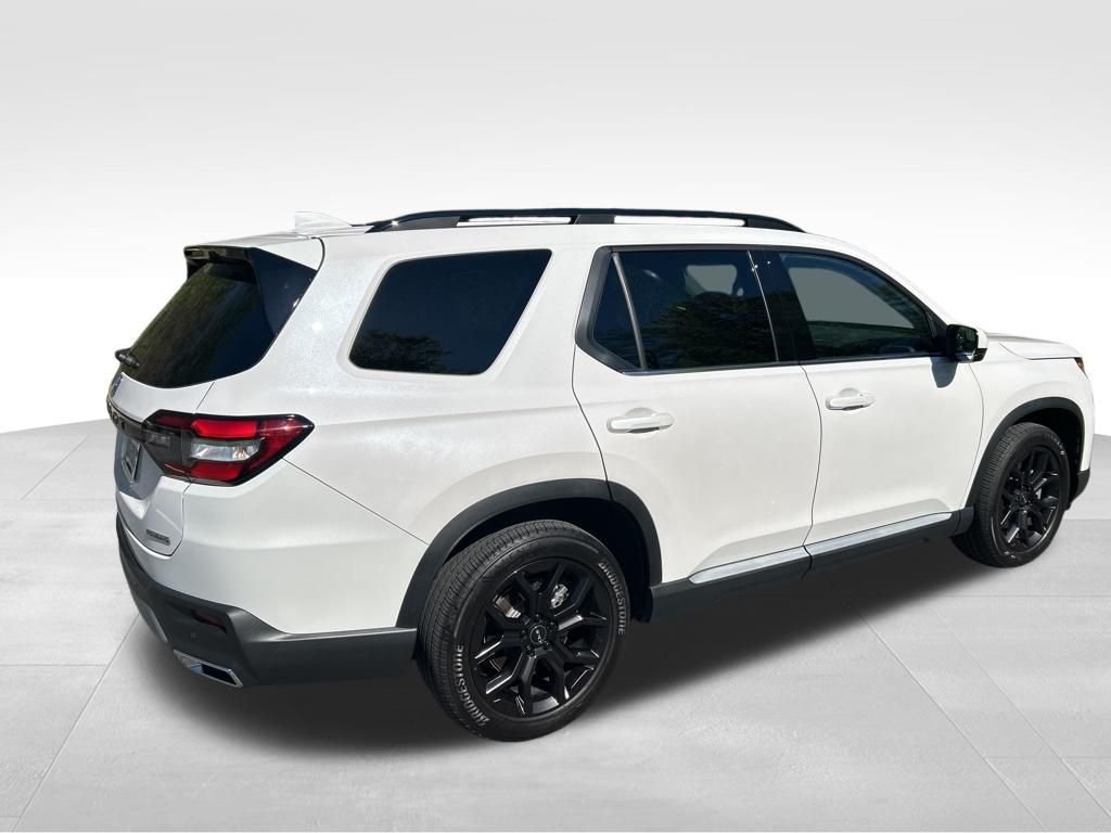Used 2025 White Honda Touring image 4