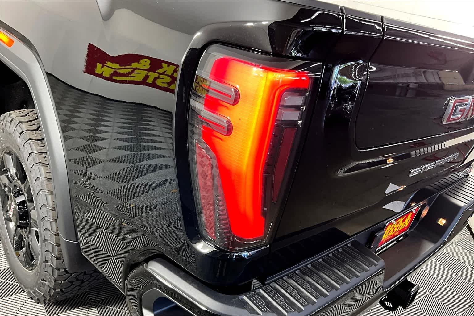Used 2025 Onyx Black GMC AT4 image 12