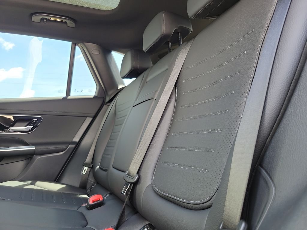 New 2027 Polar White Mercedes-Benz GLC 300 image 9