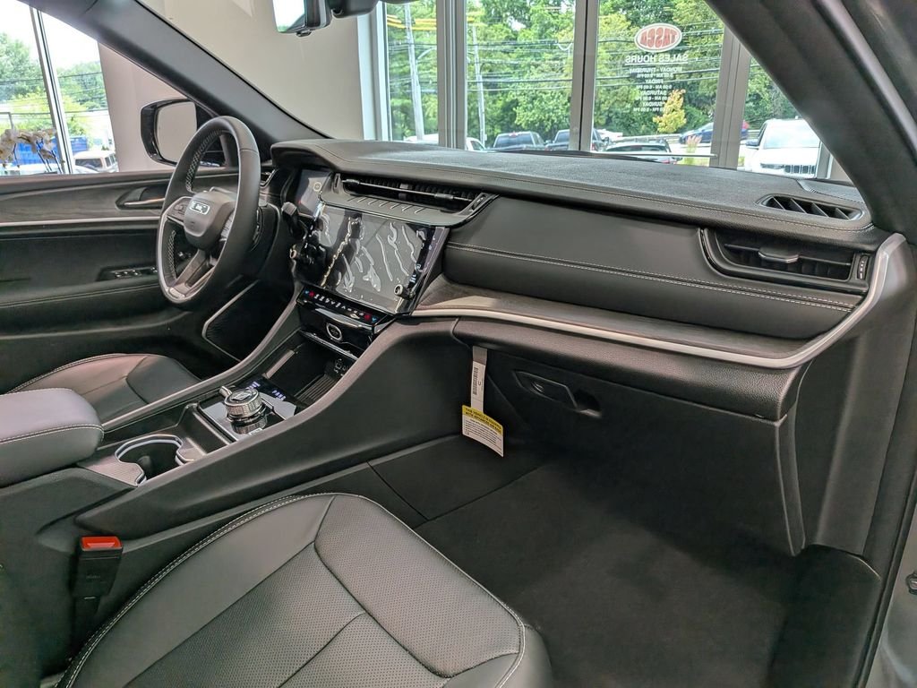 New 2026 Baltic Gray Metallic Clear-Coat Exterior Paint Jeep Limited Reserve image 21