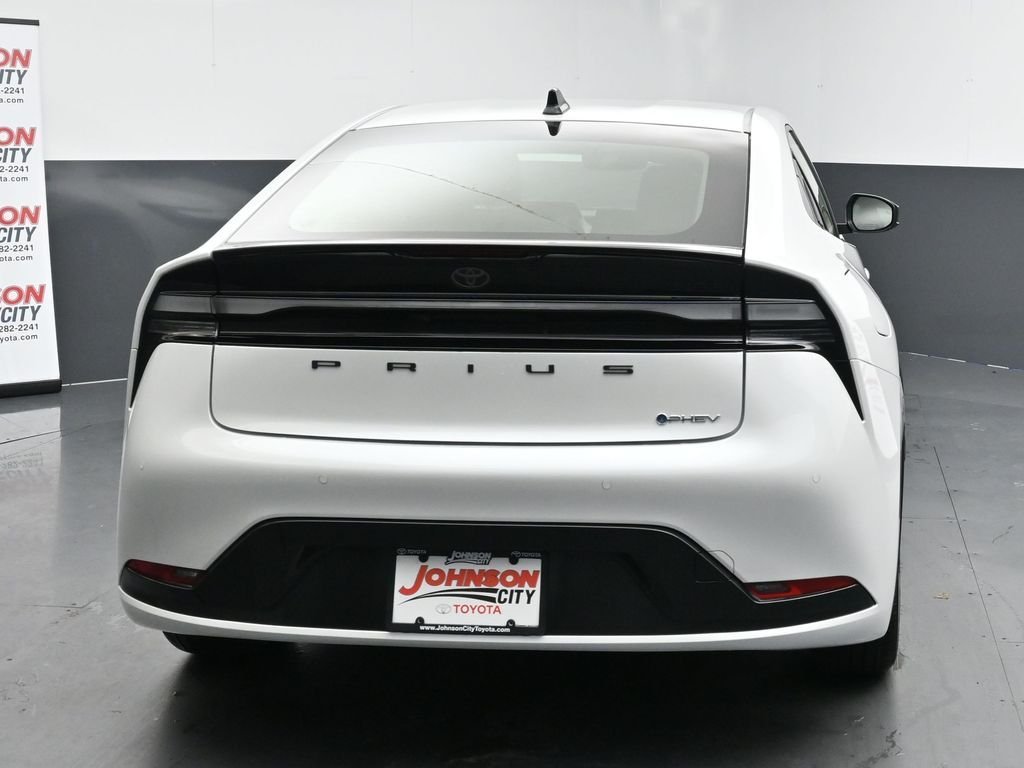New 2026 Wind Chill Pearl <sup>1</sup> Toyota  XSE image 8