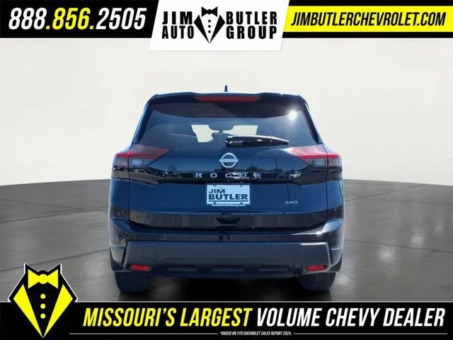 Used 2024  Nissan S image 22