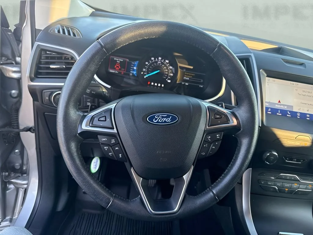Used 2020  Ford SEL image 12