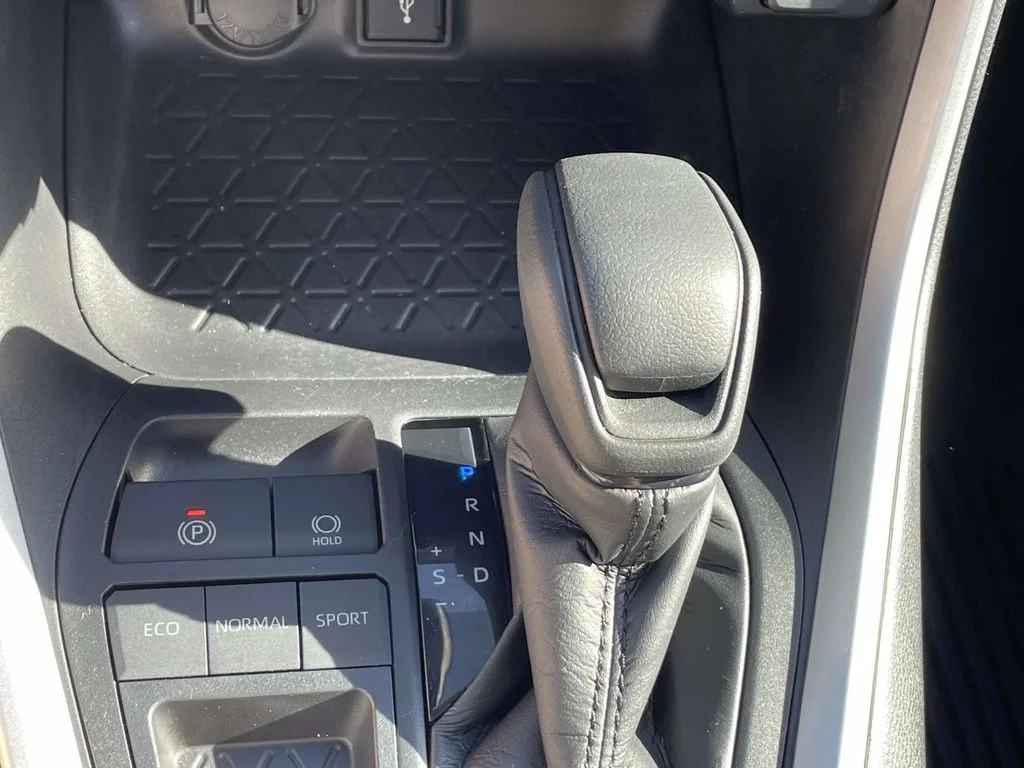 Used 2021  Toyota XLE image 25