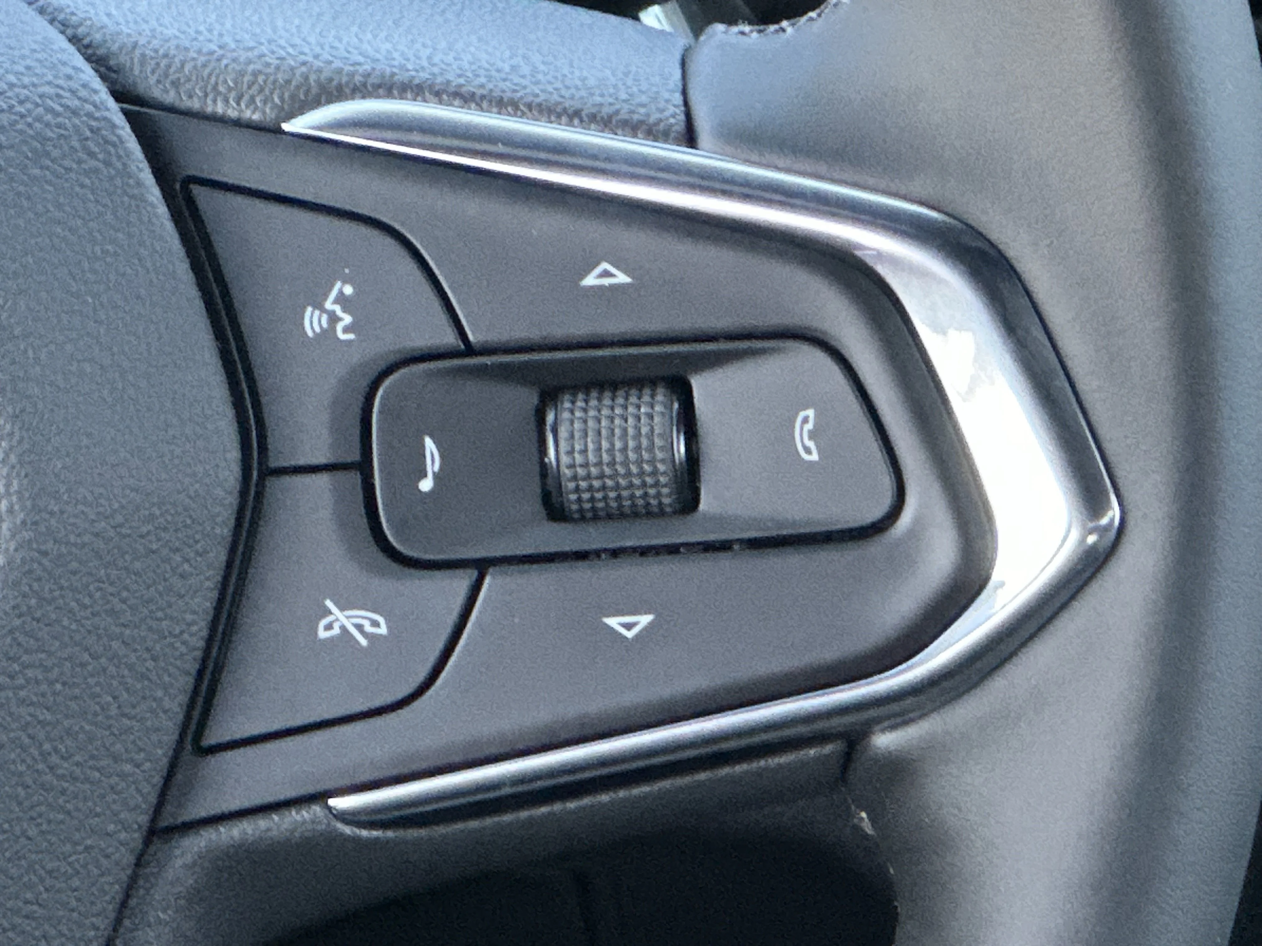 New 2026 Mosaic Black Metallic Chevrolet ACTIV image 15