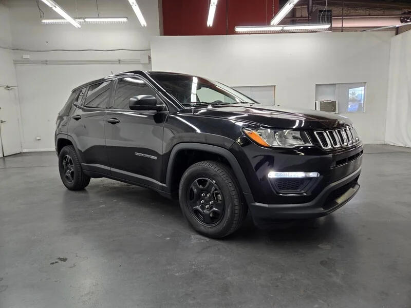 Used 2018 Diamond Black Crystal Pearlcoat Jeep Sport image 4