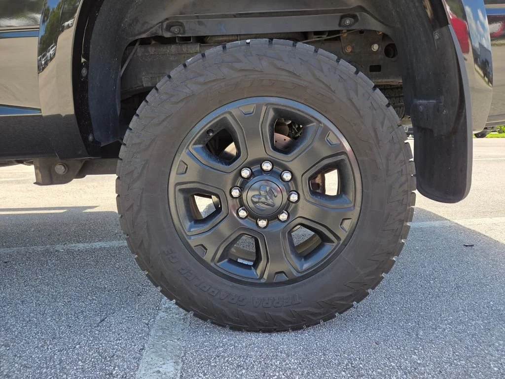 Used 2018 Brilliant Black Crystal Pearlcoat Ram Laramie image 20