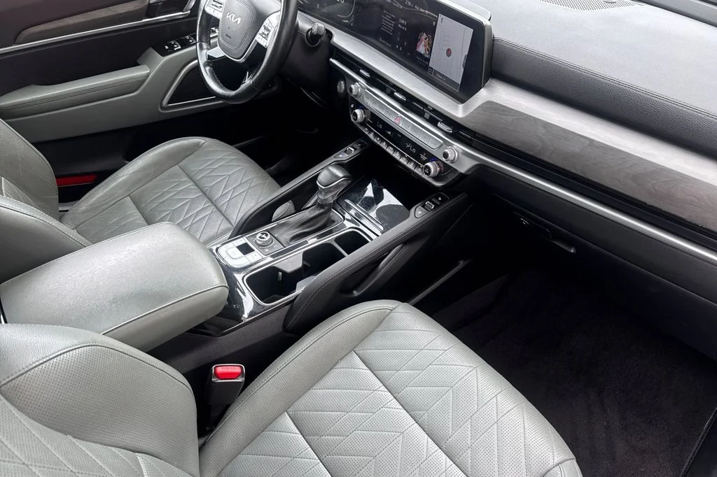 Used 2024 Jungle Green Kia EX X-Line image 19
