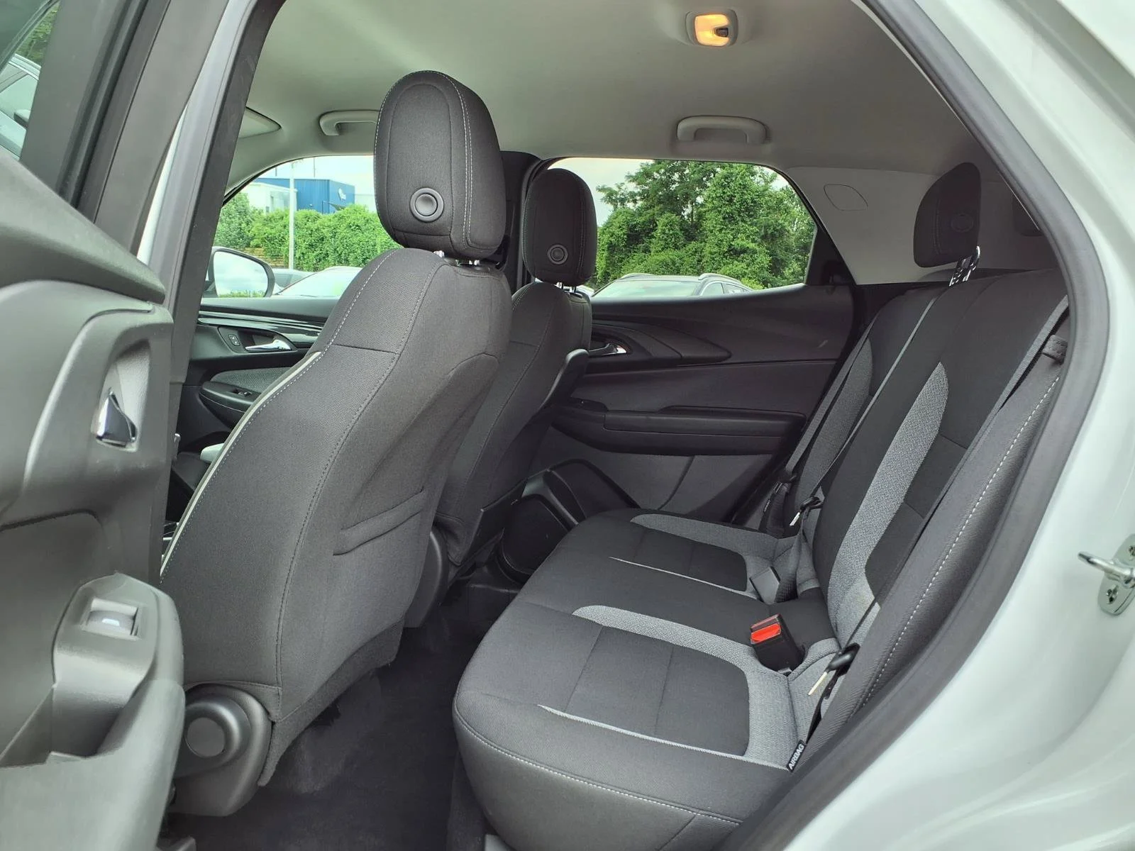 Used 2025 Summit White Chevrolet LT image 25