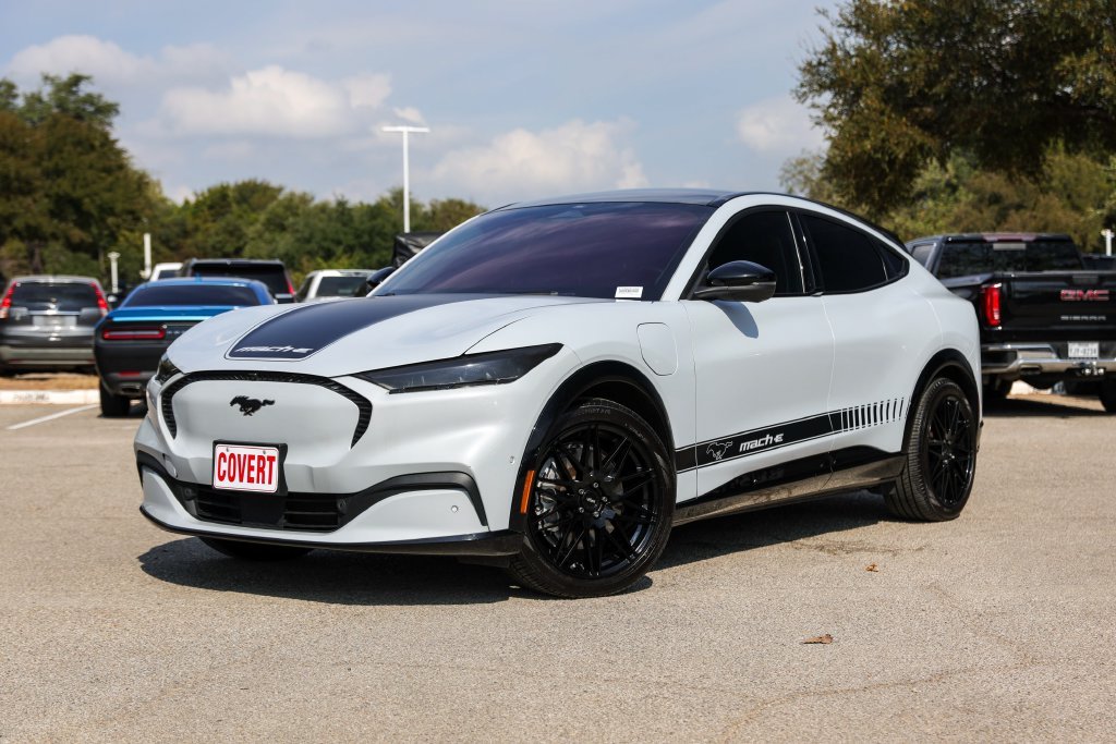 Used 2021 White Ford California Route 1 image 1