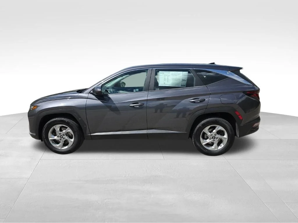 Used 2022 Gray Hyundai SE image 8
