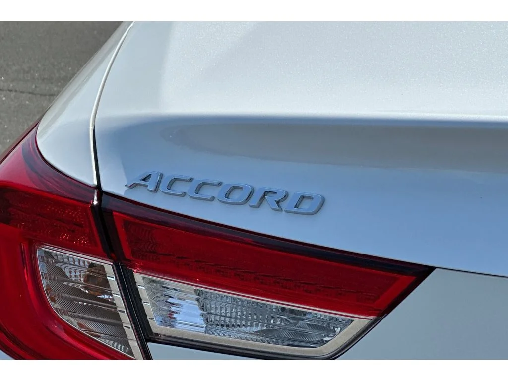 Used 2022 Platinum White Pearl Honda LX image 17
