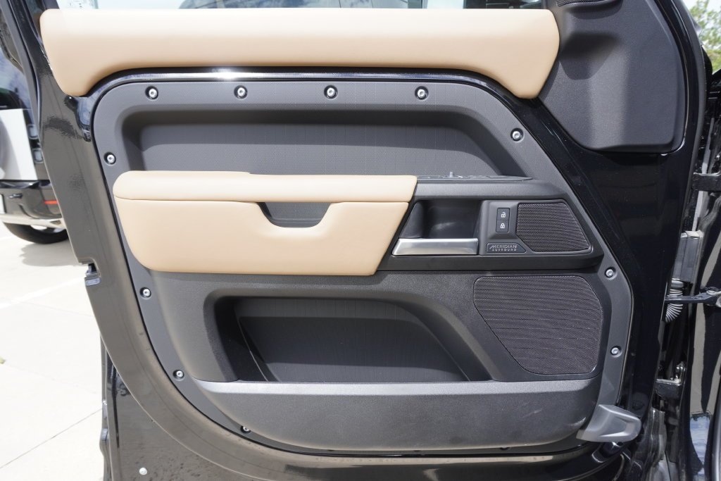 2026 Land Rover Defender V8 - Photo 17