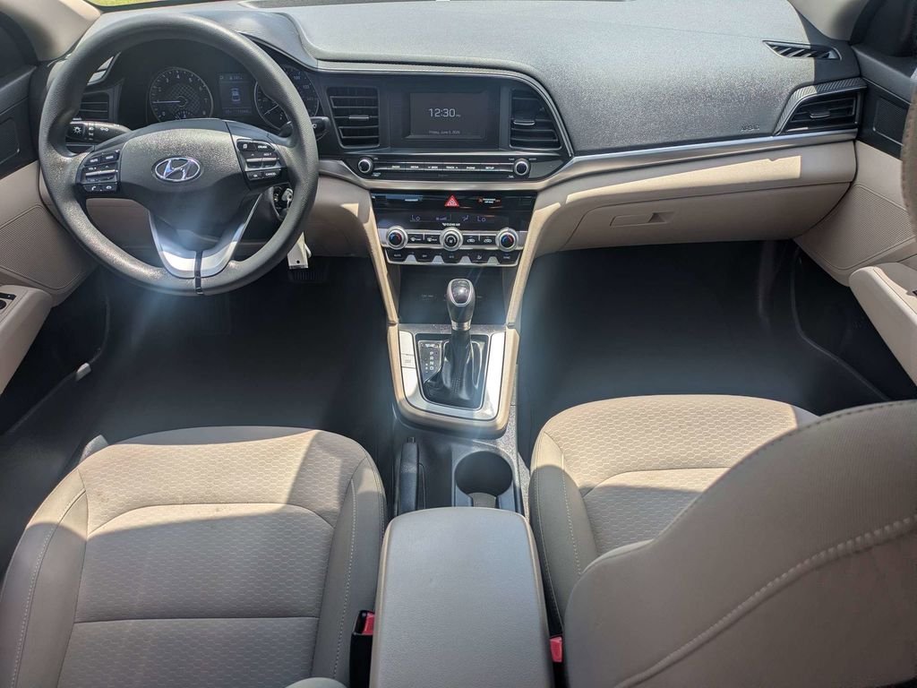 Used 2020 Red Hyundai SE image 13