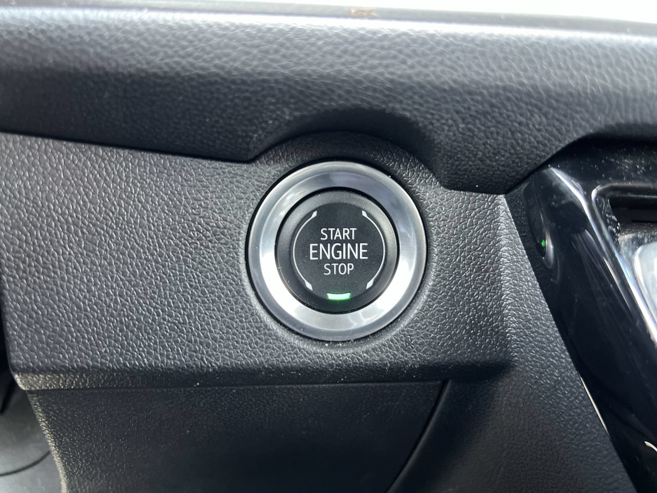 Used 2024 Summit White Chevrolet LT image 17
