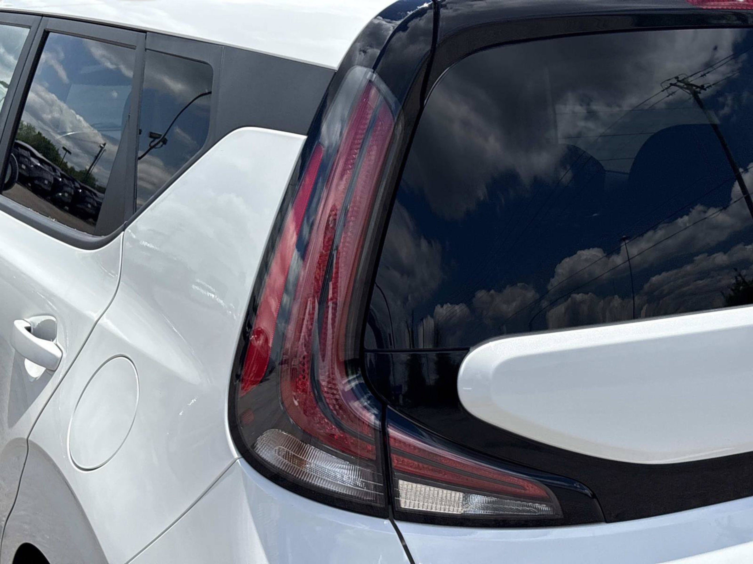 Used 2023 Snow White Pearl Kia LX image 35