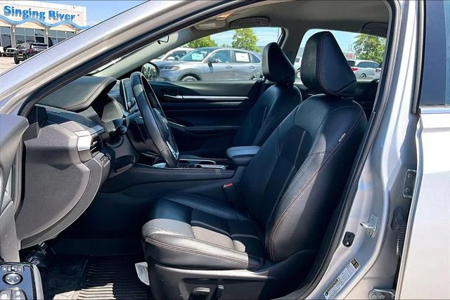 Used 2024 Silver Nissan 2.5 SR image 18