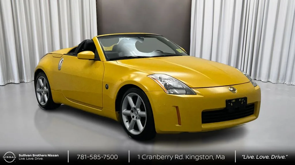 Used 2005 Yellow Nissan Touring image 3