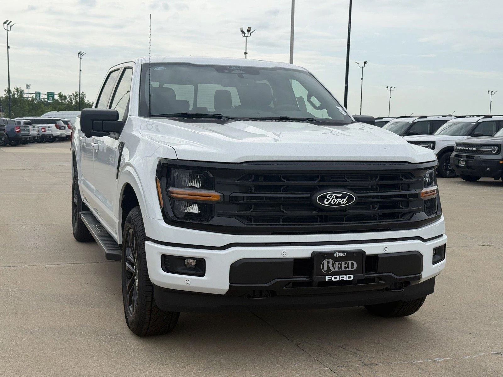 New 2026 Oxford White Ford XLT image 2