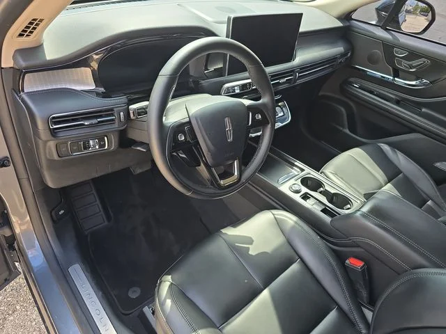 Used 2023 Gray Lincoln Standard image 16