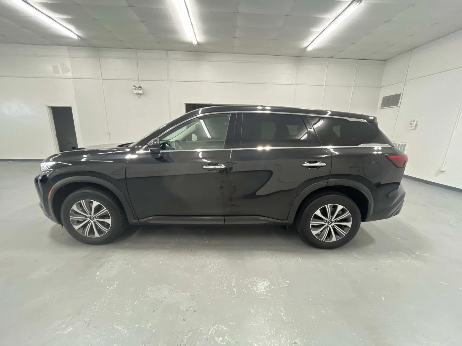 Used 2025 Mineral Black INFINITI PURE FWD 2.0L 1 Owner image 5