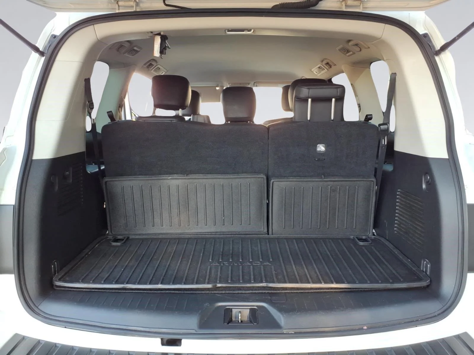 Used 2023  Nissan SV image 10