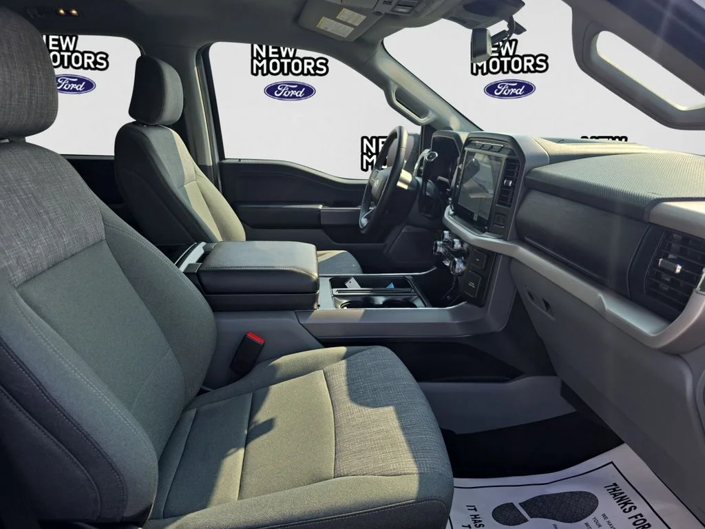 Used 2023 Oxford White Ford XLT image 14