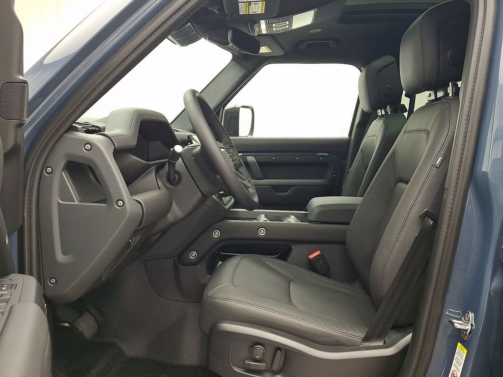 New 2026 Tasman Blue Metallic Land Rover S image 10