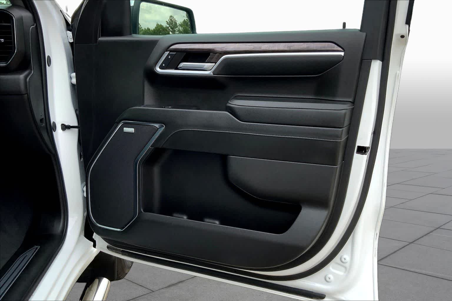Used 2024 Summit White Chevrolet LTZ image 21