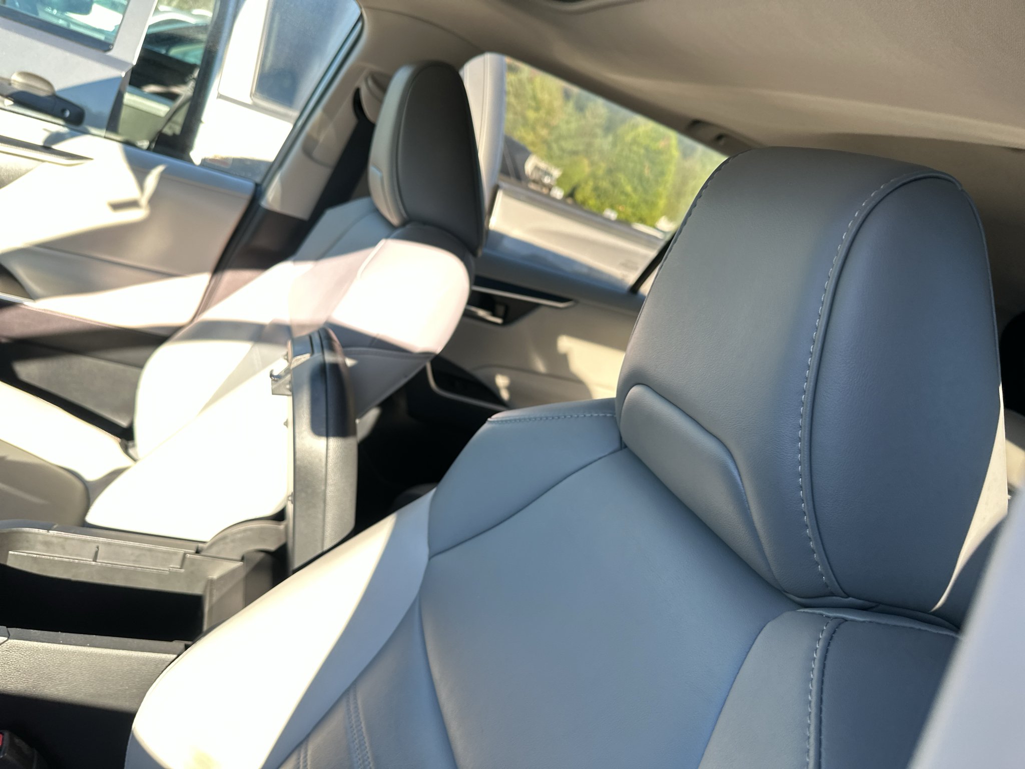 Used 2021 Silver Sky Metallic Toyota XLE Premium image 6