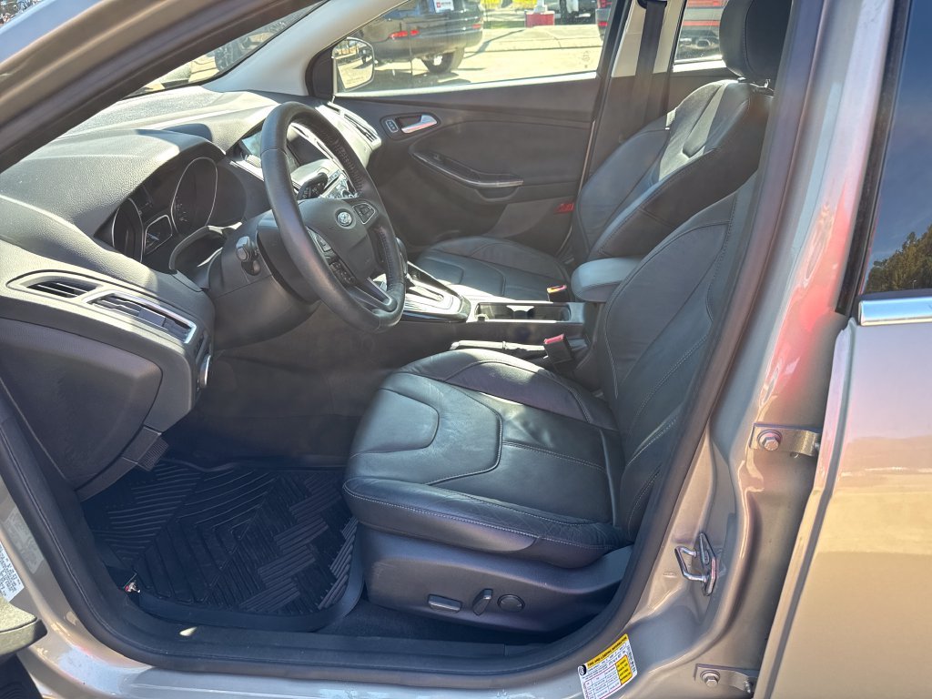 Used 2016  Ford Titanium image 16