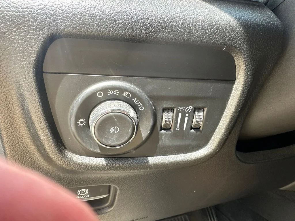 Used 2023 Black Jeep Overland image 9