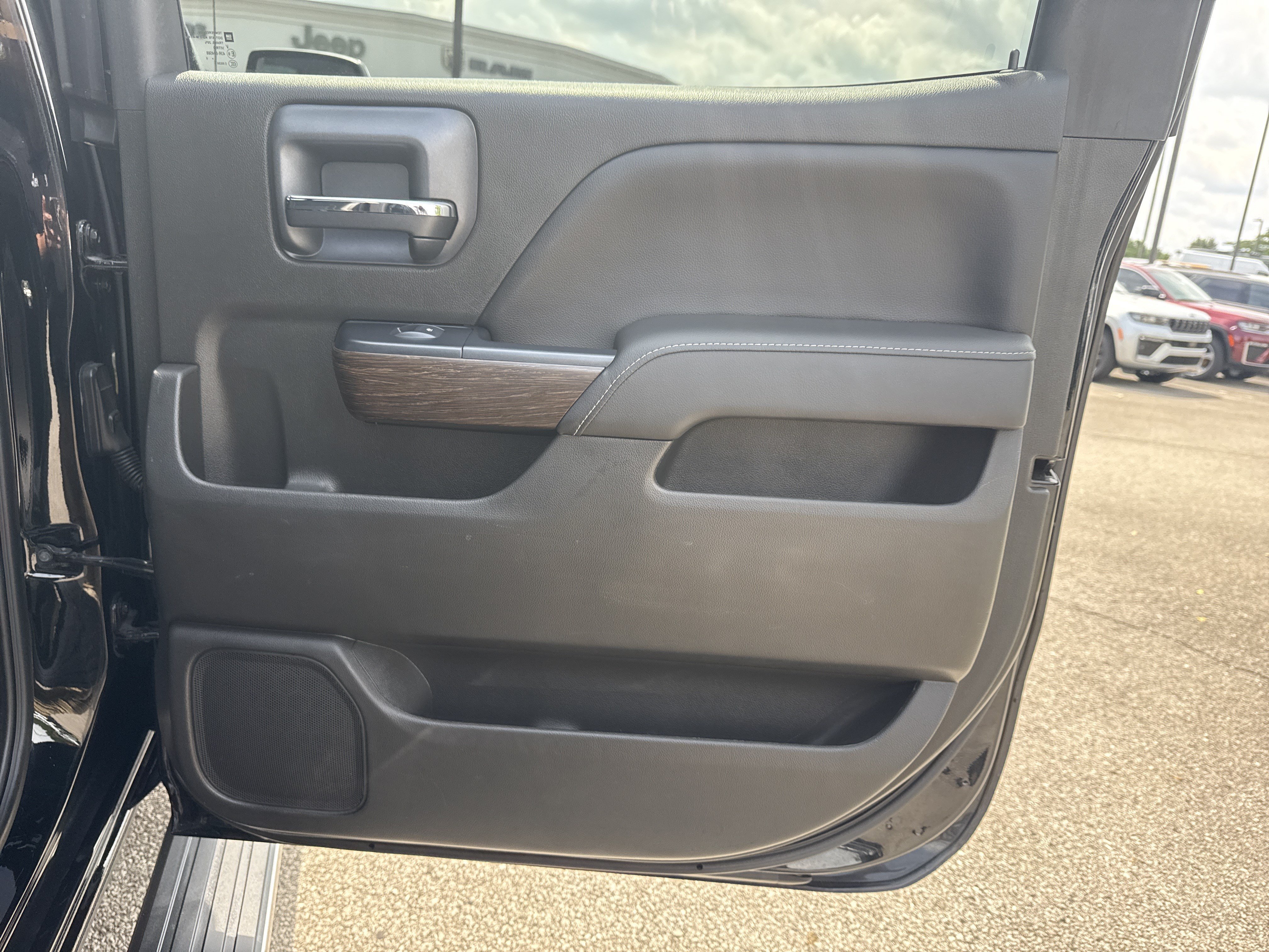 Used 2018 Onyx Black GMC Denali image 17