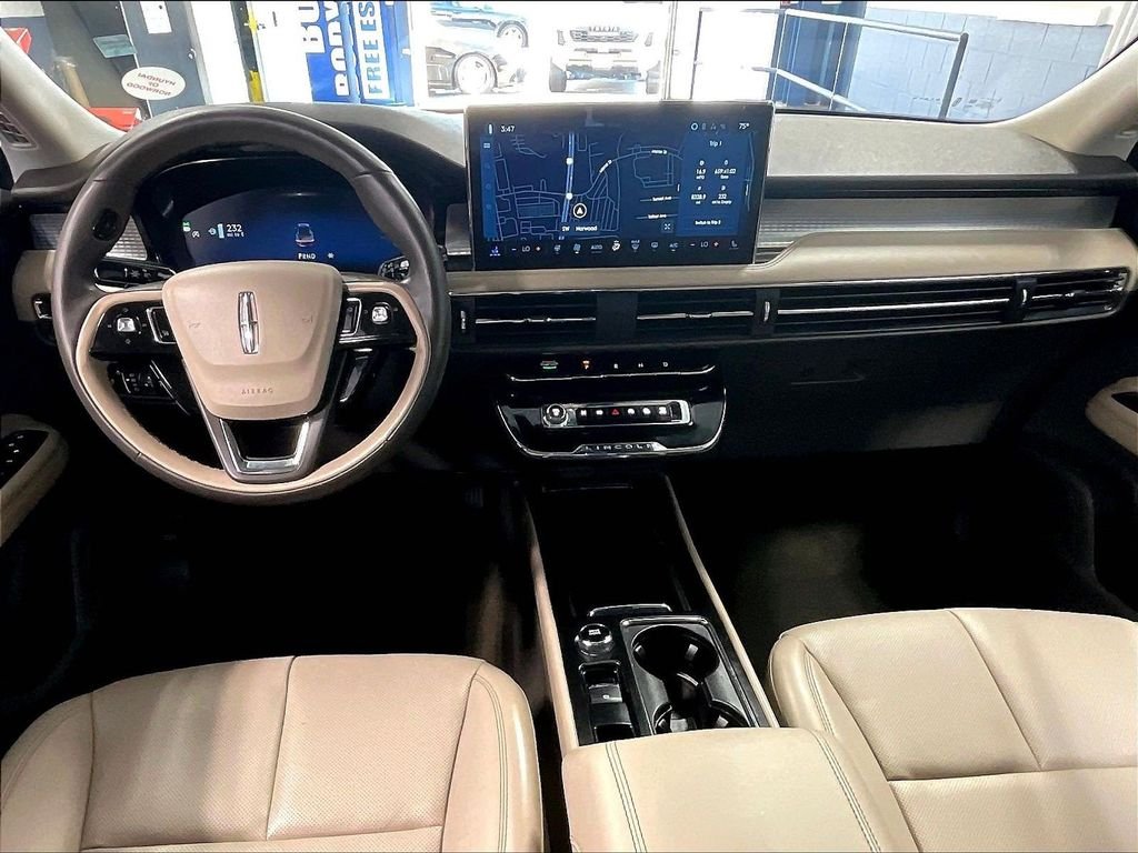 Used 2024 White Lincoln Premiere image 22