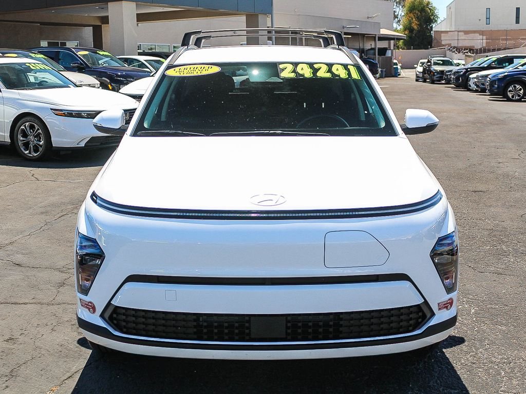 Used 2024 White Hyundai SEL image 2
