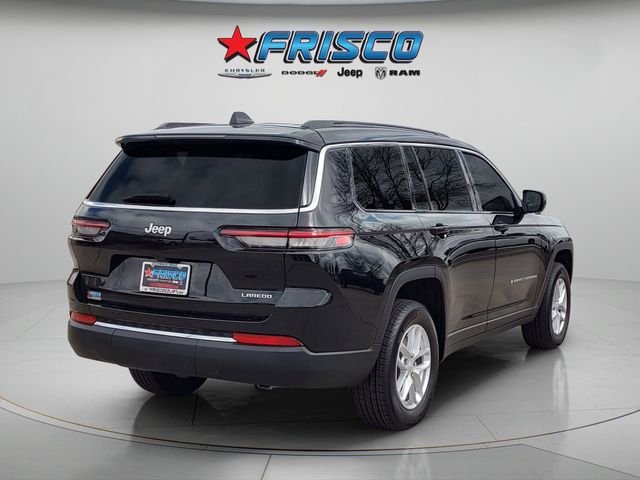 New 2026 Diamond Black Crystal Pearlcoat Jeep Laredo image 3
