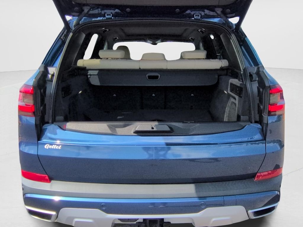 Used 2022 Blue BMW xDrive40i image 9