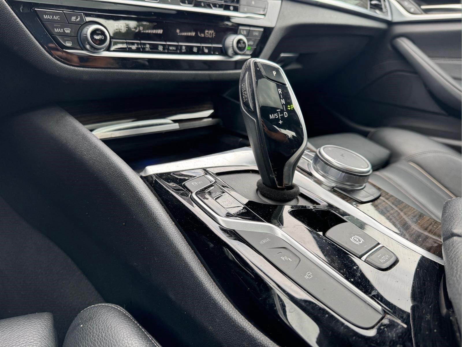 Used 2019 Black Sapphire Metallic BMW 530e iPerformance image 26