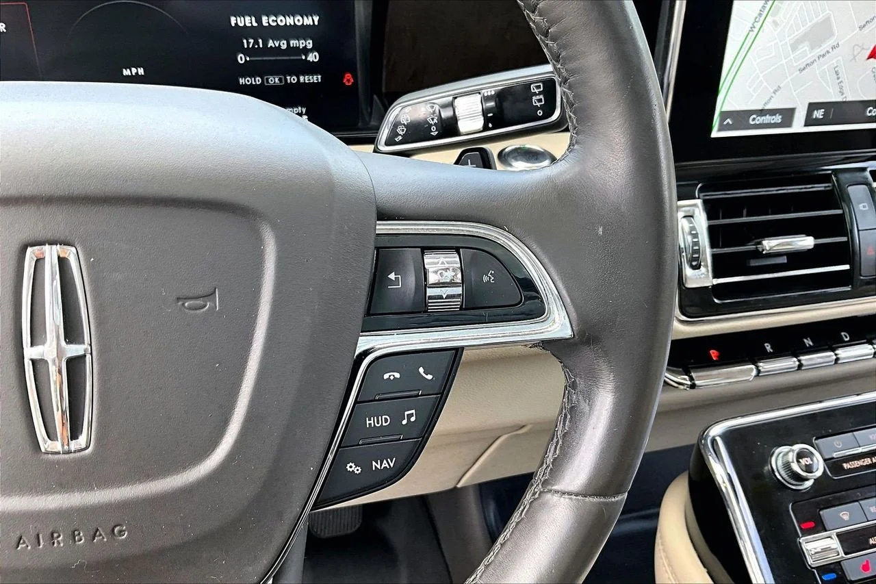 Certified Used 2021 White Lincoln Reserve image 31