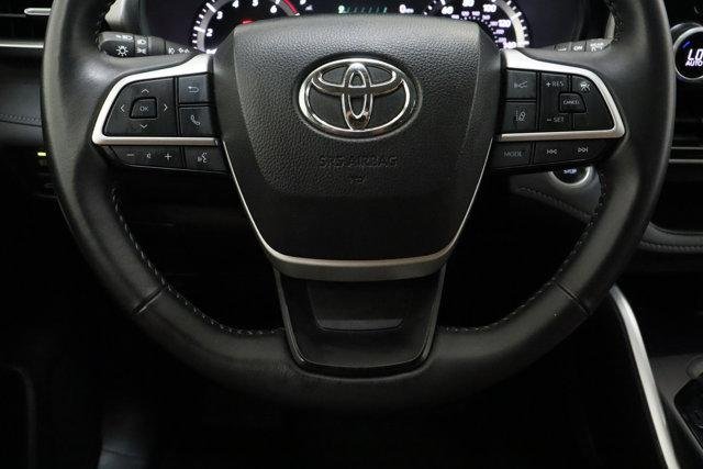 2025 Toyota Highlander LE - Photo 24